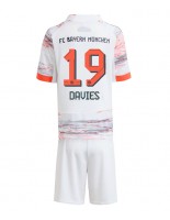 Bayern Munich Alphonso Davies #19 Bortedraktsett Barn 2025-26 Korte ermer (+ bukser)